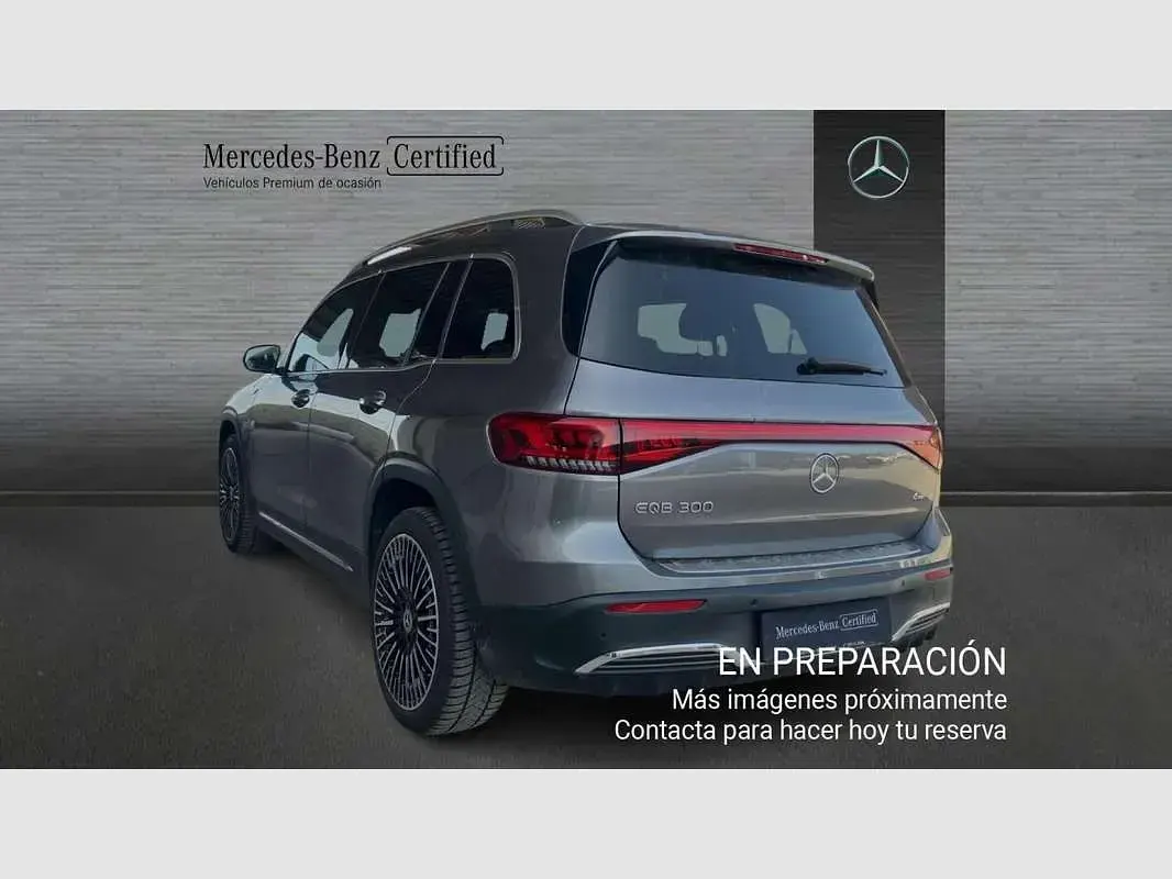 Usado Mercedes EQB300 167 kW (228 CV) 2022 Gris SUV