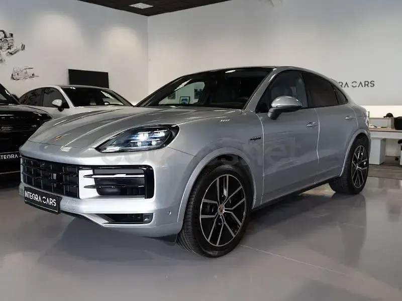 Käytetty Porsche Cayenne 470 HP (345 kW) 2024 Peessi Katumaasturi