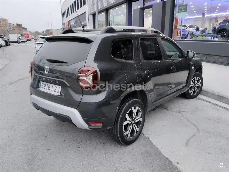 Usado Dacia Duster Prestige 150 CV (110 kW) 2021 Gris / plata SUV