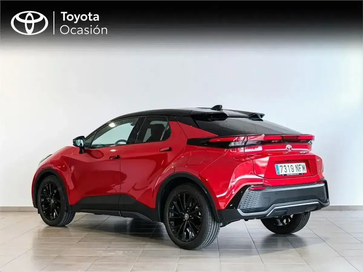 Usado Toyota C-HR 140 CV (102 kW) 2025 Oro SUV