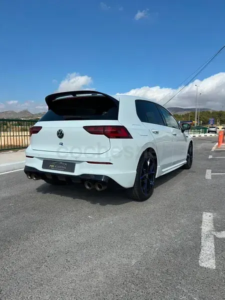Usado VW Golf VIII R 333 CV (244 kW) 2023 Blanco Berlina