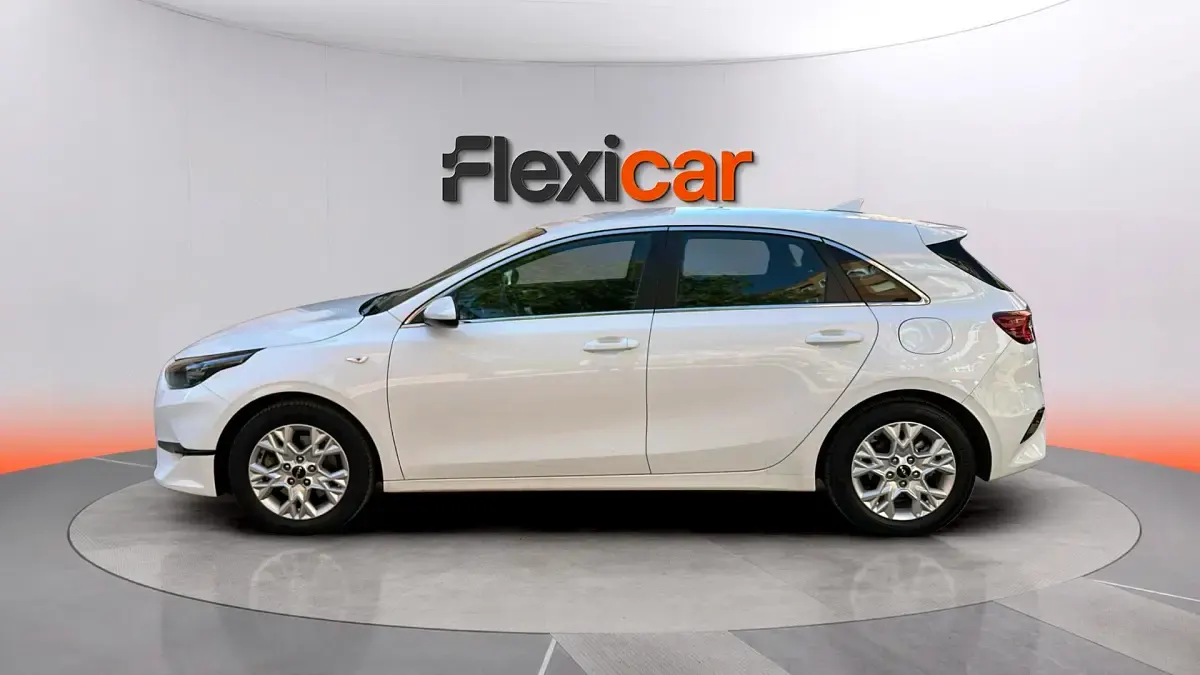 Usado Kia Ceed 101 CV (74 kW) 2022 Blanco Utilitario