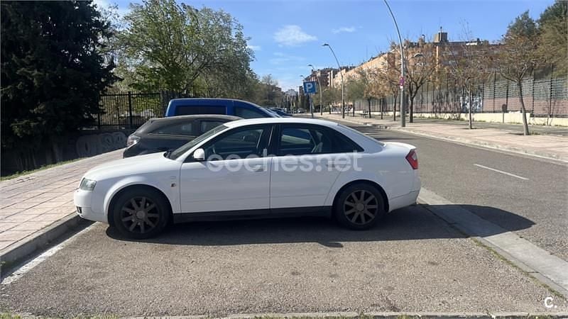 Usado Audi A4 S-Line 115 CV (84 kW) 2001 Blanco Familiar