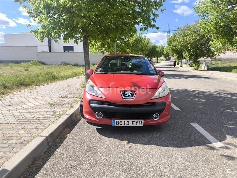 Usado Peugeot 207 Premium 90 CV (66 kW) 2007 Rojo Berlina