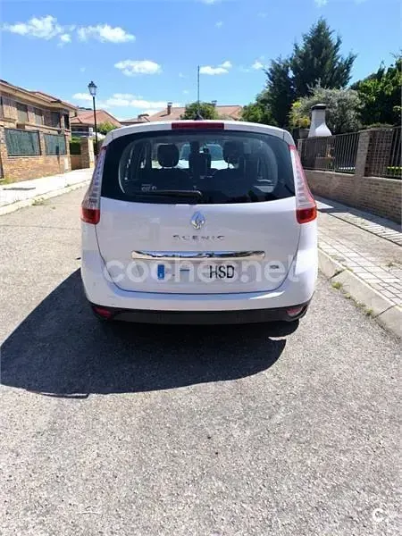Usado Renault Scénic III Dynamique 130 CV (95 kW) 2013 Blanco Monovolumen