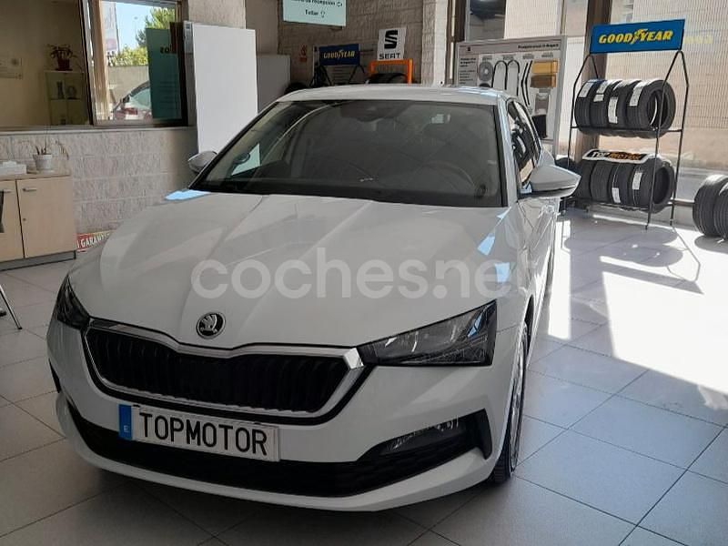 Usado Skoda Scala Ambition 95 CV (69 kW) 2023 Blanco Utilitario