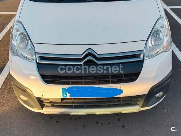 Usado Citroën Berlingo Feel 100 CV (73 kW) 2016 Blanco Monovolumen