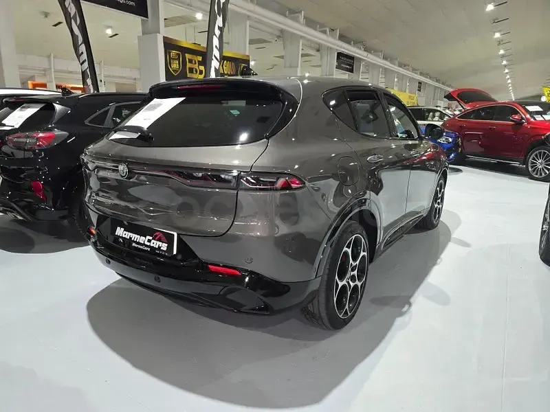 Usado Alfa Romeo Tonale Veloce 130 CV (95 kW) 2024 Gris / plata SUV