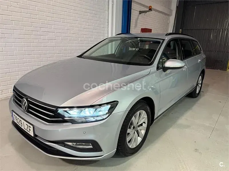 Usado VW Passat Business 122 CV (89 kW) 2022 Gris / plata Familiar