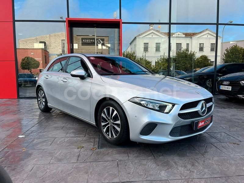 Usado Mercedes A180 116 CV (85 kW) 2020 Gris / plata Berlina