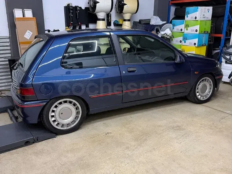 Usado Renault Clio 137 CV (100 kW) 1992 Azul Utilitario