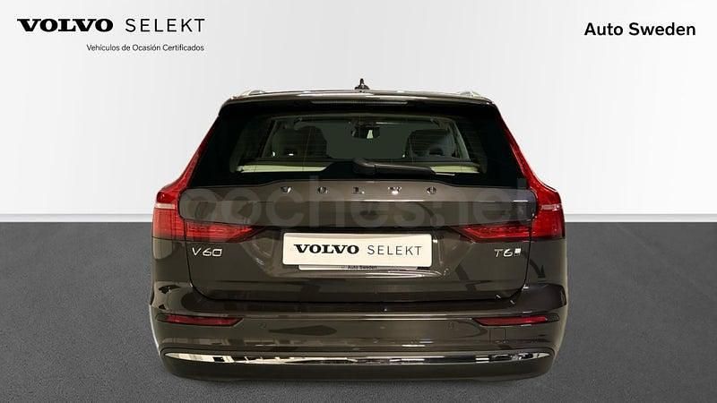Usado Volvo V60 Core 350 CV (257 kW) 2024 Gris Familiar