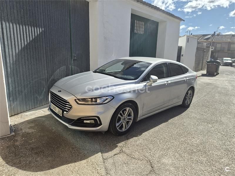Usado Ford Mondeo Titanium 165 CV (121 kW) 2019 Gris / plata Berlina