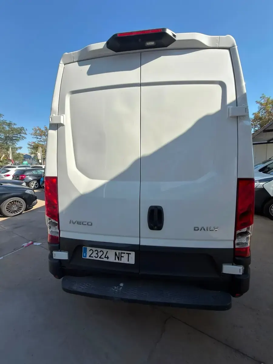 Usado Iveco Daily 156 CV (114 kW) 2025 Blanco Berlina