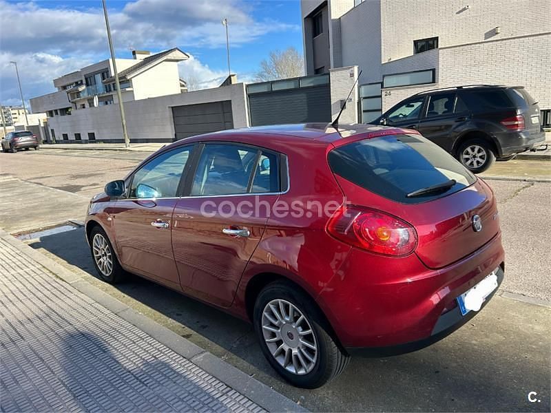 Usado Fiat Bravo Dynamic 120 CV (88 kW) 2008 Granate Utilitario