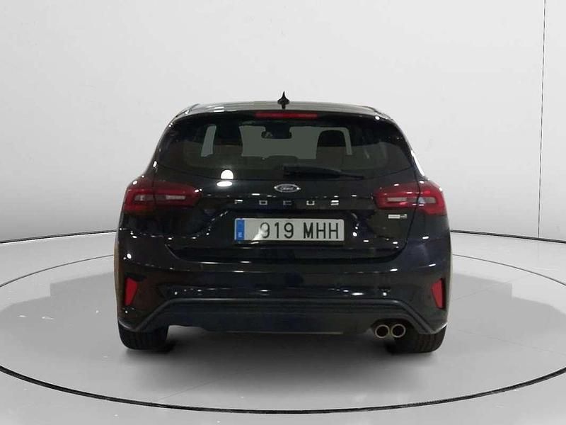 Usado Ford Focus ST-Line 126 CV (92 kW) 2023 Negro Utilitario