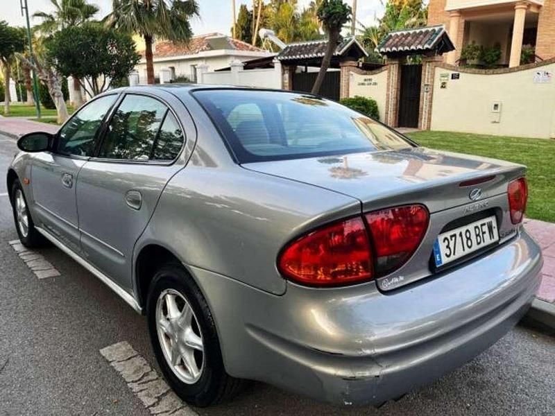 Usado Chevrolet Alero 177 CV (130 kW) 2001 Gris Berlina