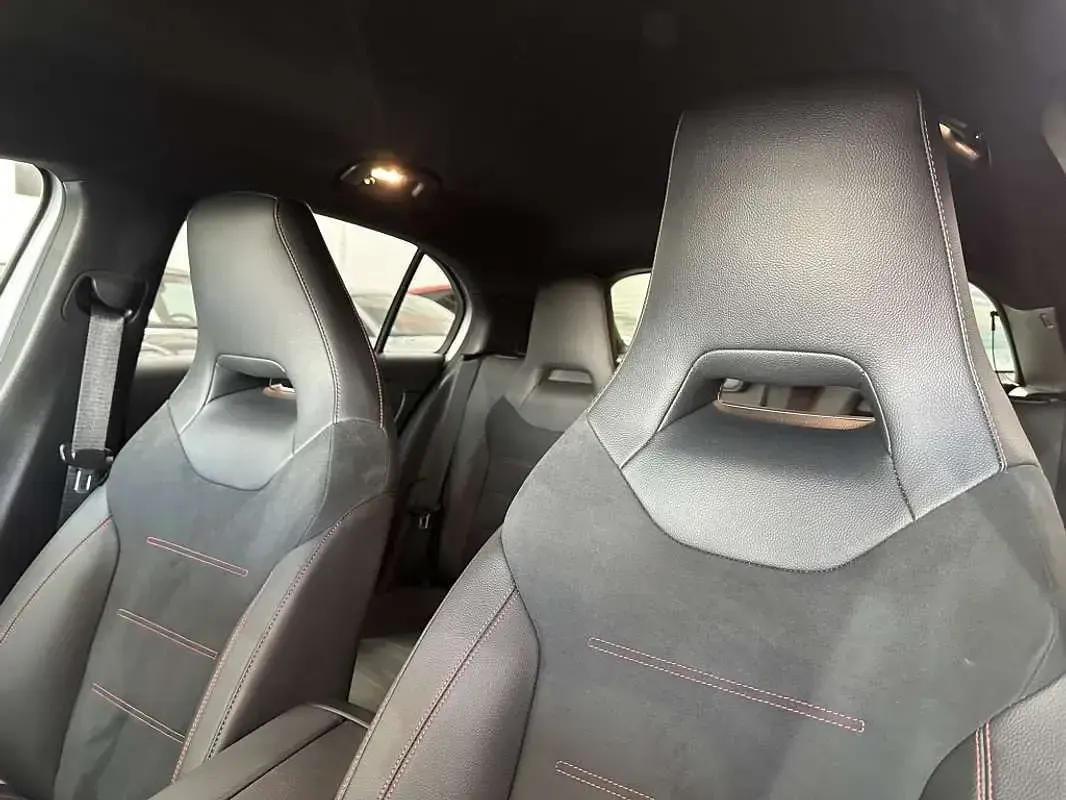 Usado Mercedes A200 Advanced 150 CV (110 kW) 2025 Gris Utilitario