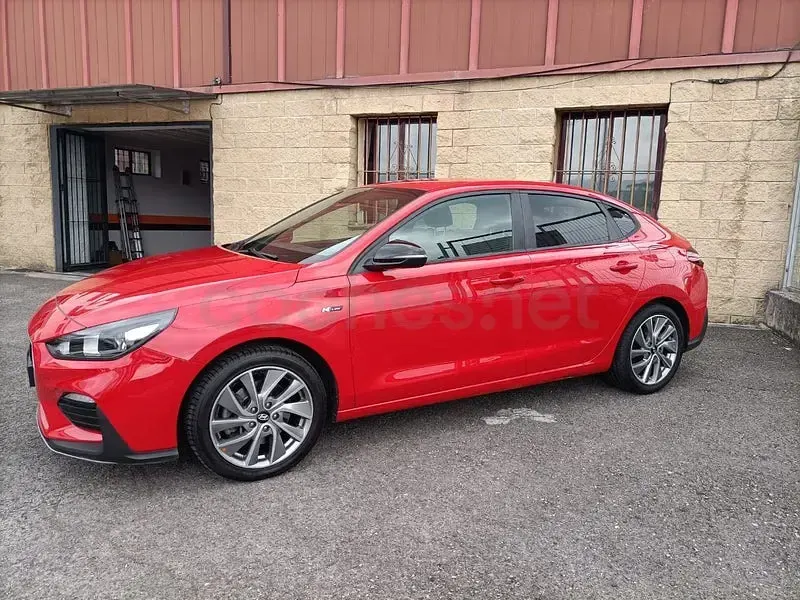Usado Hyundai i30 N Line 120 CV (88 kW) 2020 Rojo Berlina