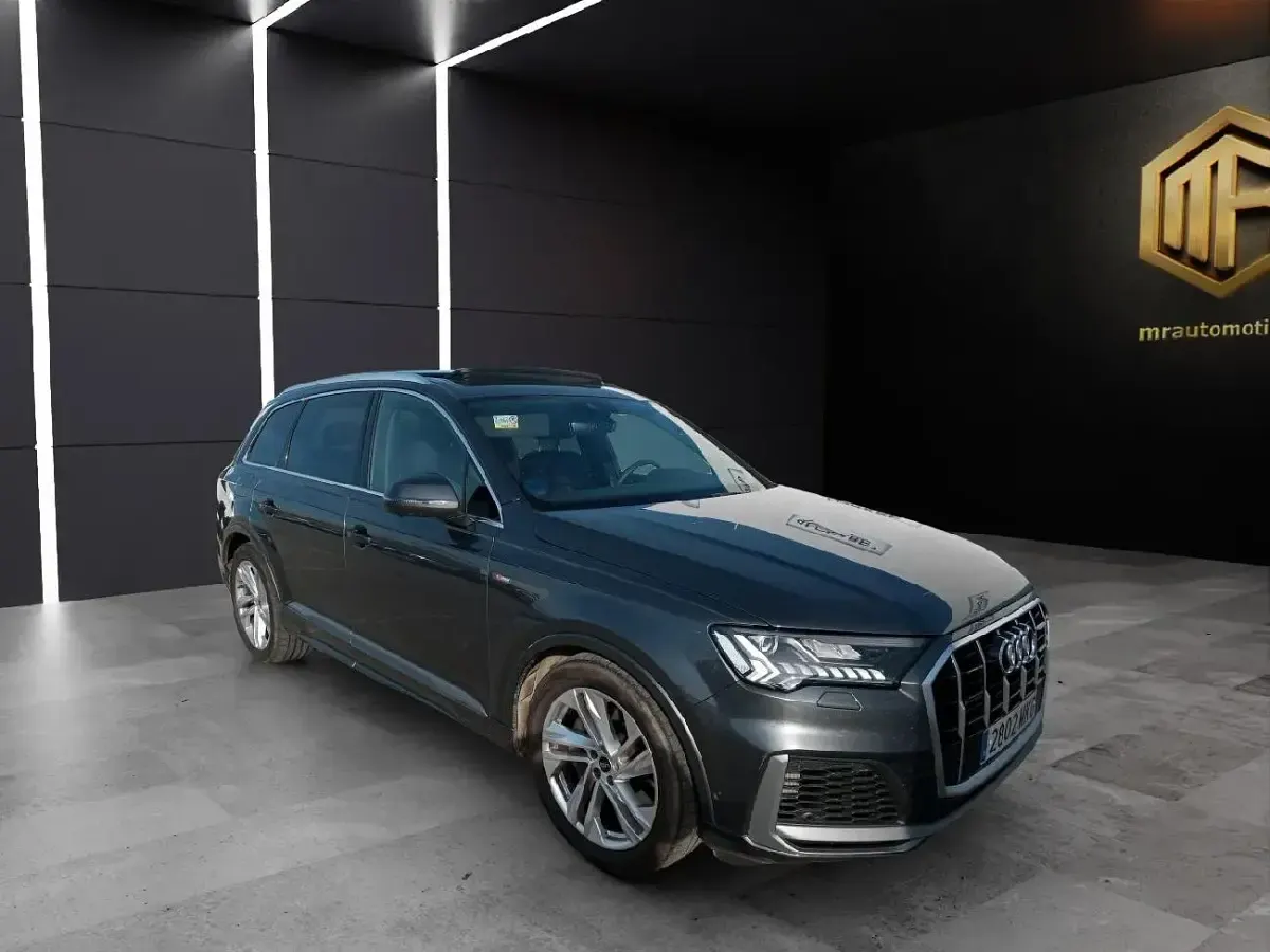 Usado Audi Q7 S-line plus 380 CV (279 kW) 2023 Gris metalizado SUV