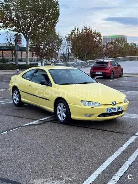 Usado Peugeot 406 Coupe 194 CV (142 kW) 2001 Amarillo Coupe
