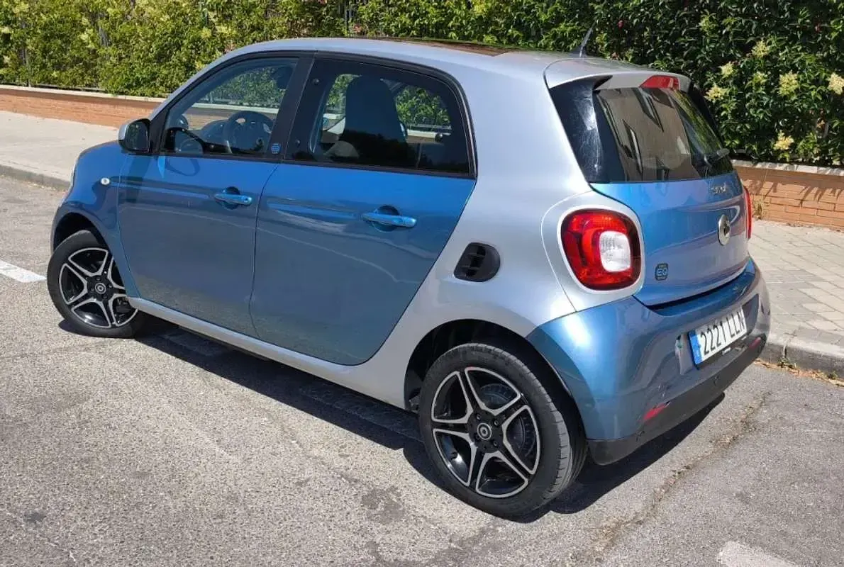 Usado Smart ForFour Electric Drive Prime 60 kW (82 CV) 2021 Azul Utilitario