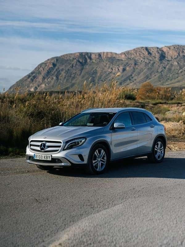 Usado Mercedes GLA200 Urban 136 CV (100 kW) 2017 Gris SUV