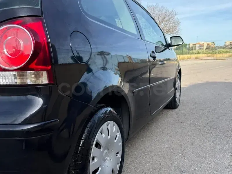 Usado VW Polo Advance 75 CV (55 kW) 2006 Negro Utilitario