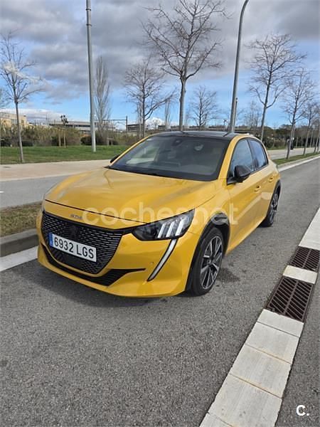 Usado Peugeot 208 GT-line 130 CV (95 kW) 2020 Amarillo Utilitario
