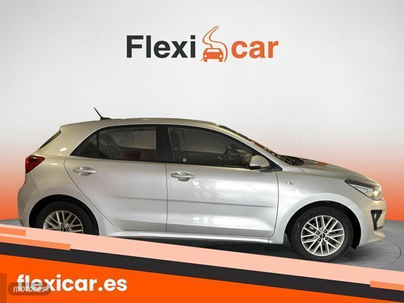 Usado Kia Rio 84 CV (61 kW) 2022 Gris Berlina