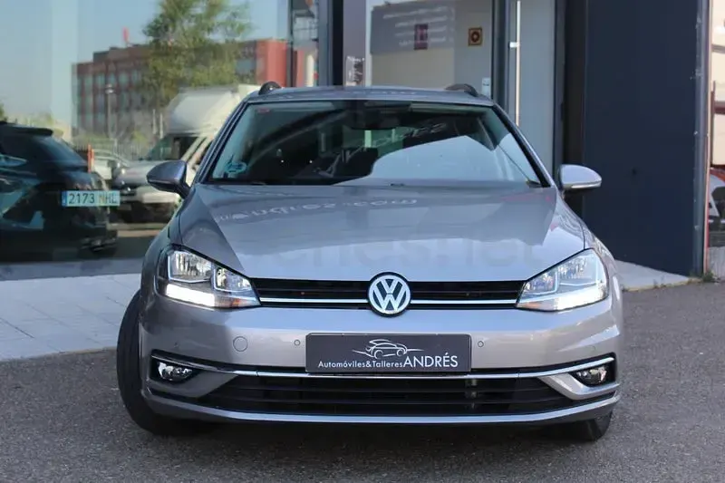 Usado VW Golf VII Advance 150 CV (110 kW) 2019 Gris / plata Familiar