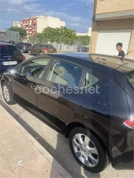 Usado Seat Leon Reference 105 CV (77 kW) 2008 Negro Utilitario