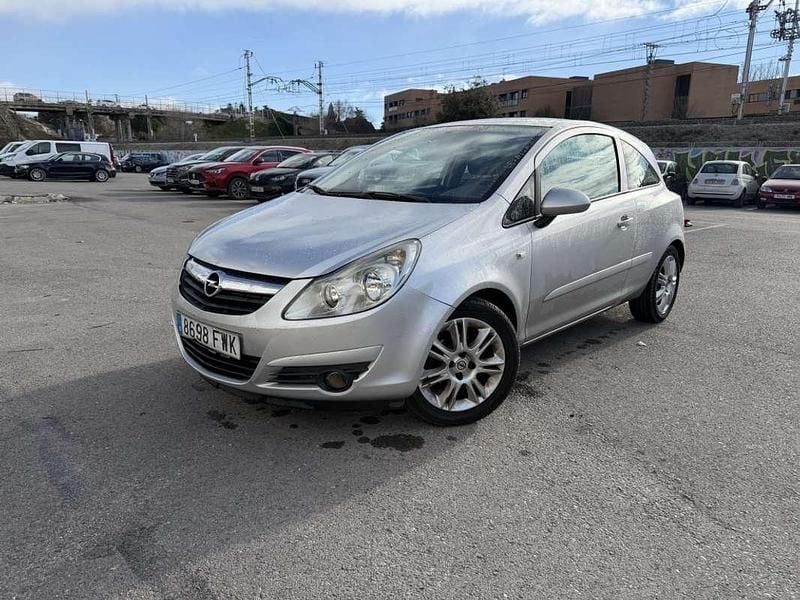 Usado Opel Corsa Enjoy 90 CV (66 kW) 2007 Plateado Utilitario