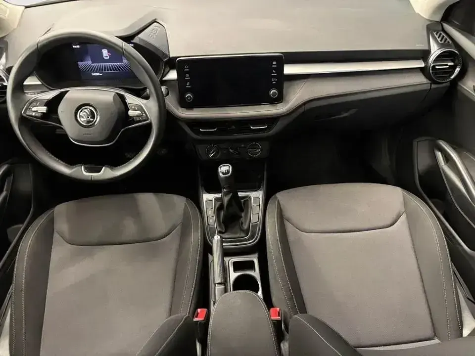 Usado Skoda Fabia Selection 95 CV (69 kW) 2024 Blanco Berlina