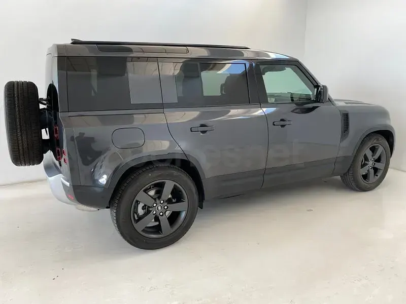 Usado Land Rover Defender S 249 CV (183 kW) 2025 Gris / plata SUV