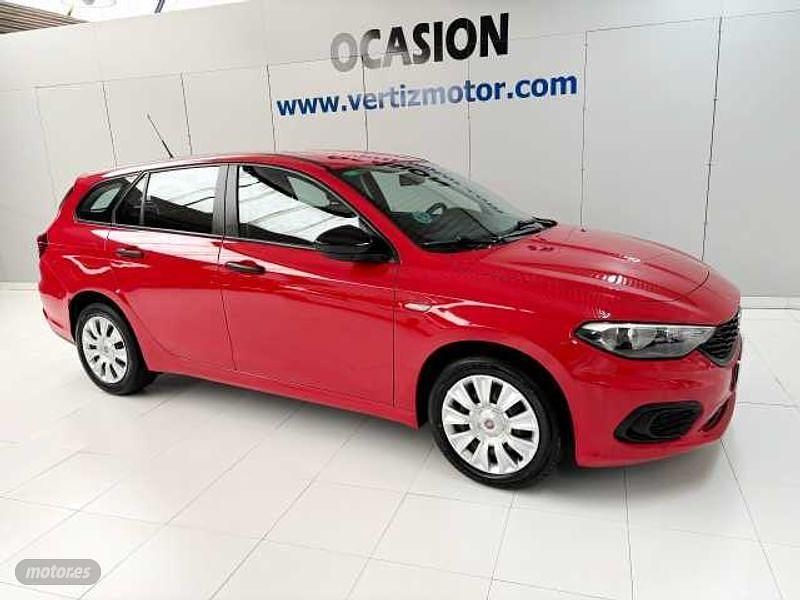 Usado Fiat Tipo Pop 95 CV (69 kW) 2019 Rojo Familiar