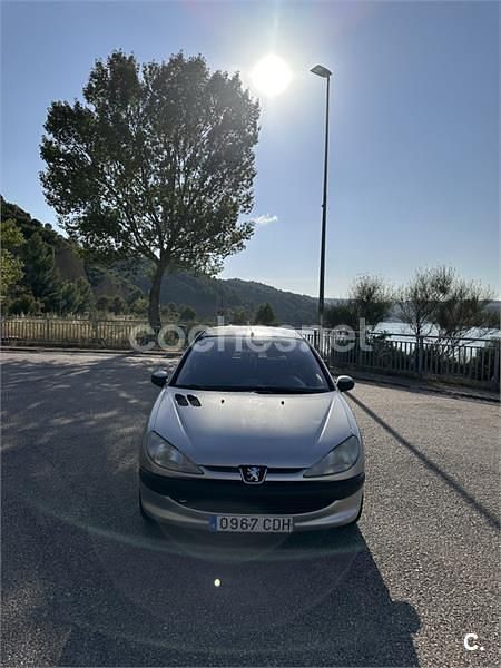 Usado Peugeot 206 75 CV (55 kW) 2002 Gris / plata Berlina