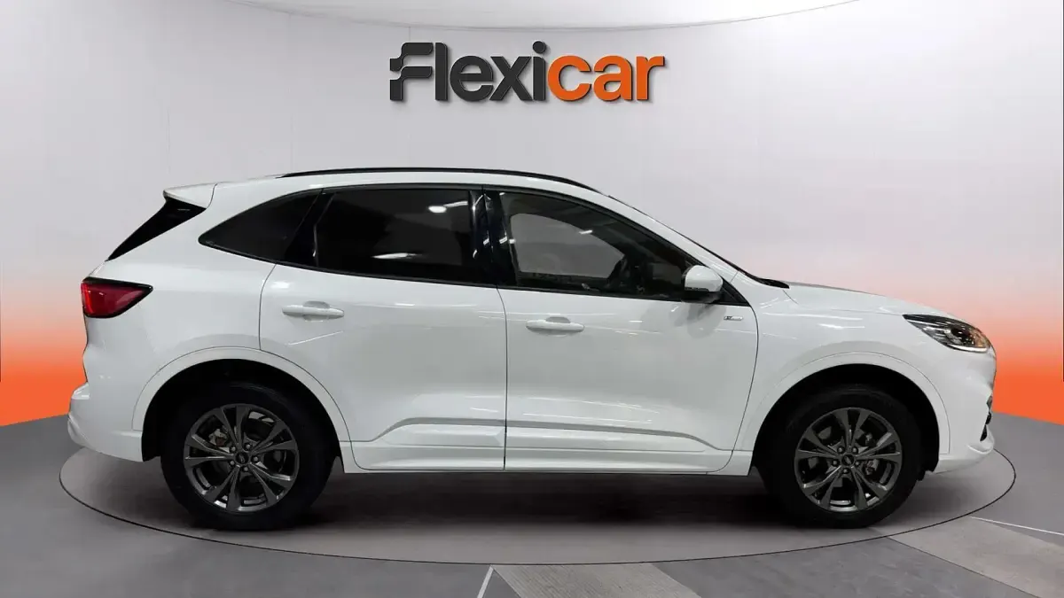 Usado Ford Kuga ST-Line 225 CV (165 kW) 2022 Blanco SUV