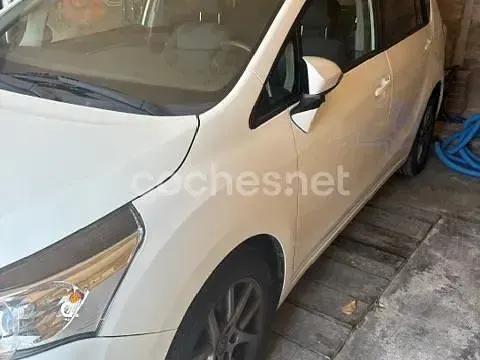 Usado Toyota Verso Advance 124 CV (91 kW) 2014 Blanco Monovolumen