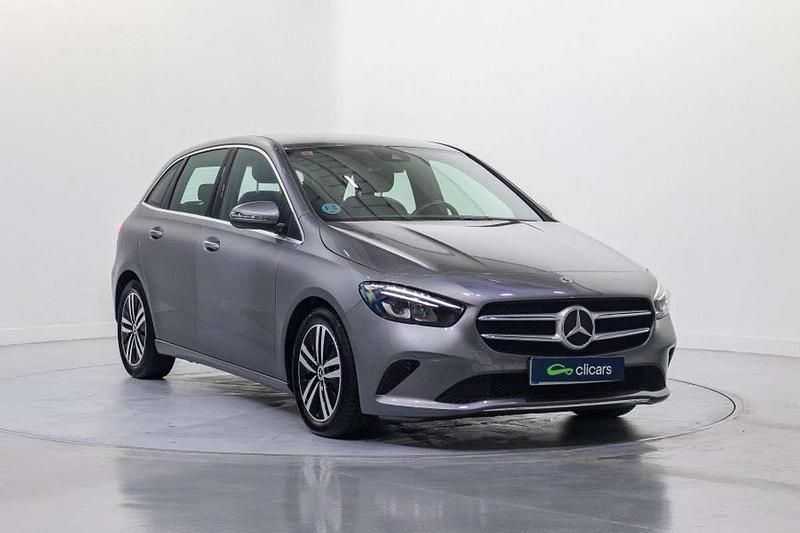Usado Mercedes B180 116 CV (85 kW) 2021 Gris Monovolumen