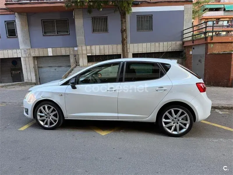 Usado Seat Ibiza FR 105 CV (77 kW) 2013 Blanco Berlina