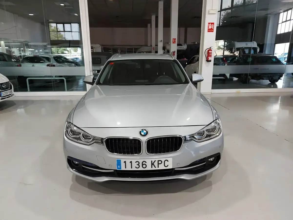 Usado BMW 318 Sport Line 150 CV (110 kW) 2019 Gris Familiar