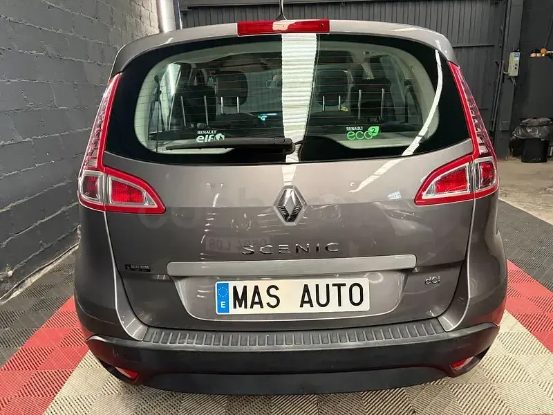 Usado Renault Scénic III Dynamique 130 CV (95 kW) 2012 Gris / plata Monovolumen