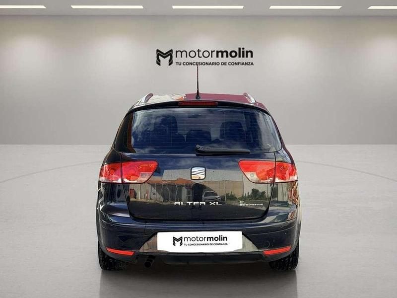 Usado Seat Altea XL Style 105 CV (77 kW) 2012 Negro Monovolumen