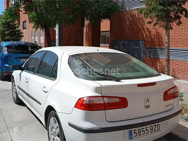 Usado Renault Laguna II Authentique 110 CV (80 kW) 2002 Blanco Berlina