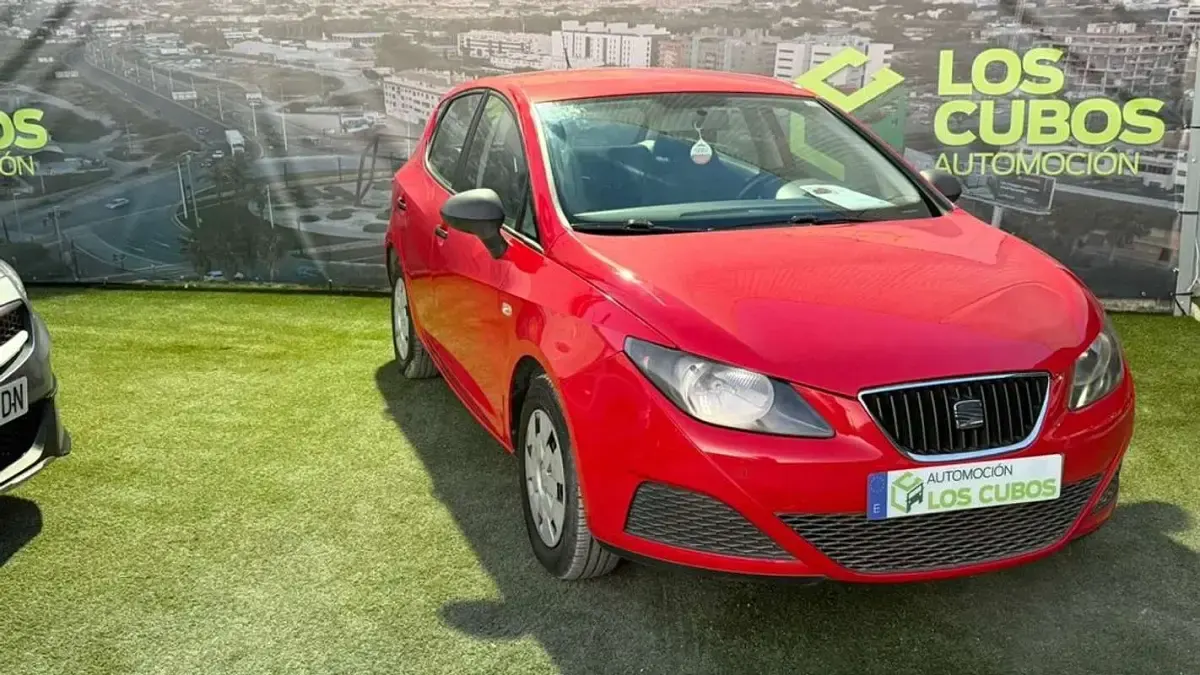 Usado Seat Ibiza 60 CV (44 kW) 2011 Rojo Utilitario