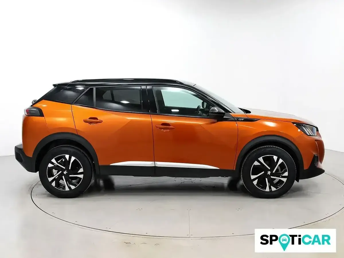Usado Peugeot 2008 GT-line 131 CV (96 kW) 2023 Naranja SUV
