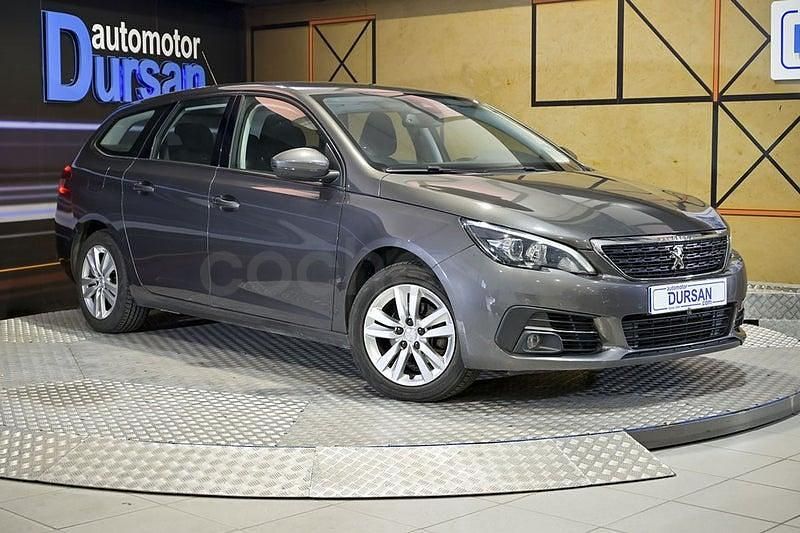 Usado Peugeot 308 SW Allure 131 CV (96 kW) 2018 Gris / plata Familiar