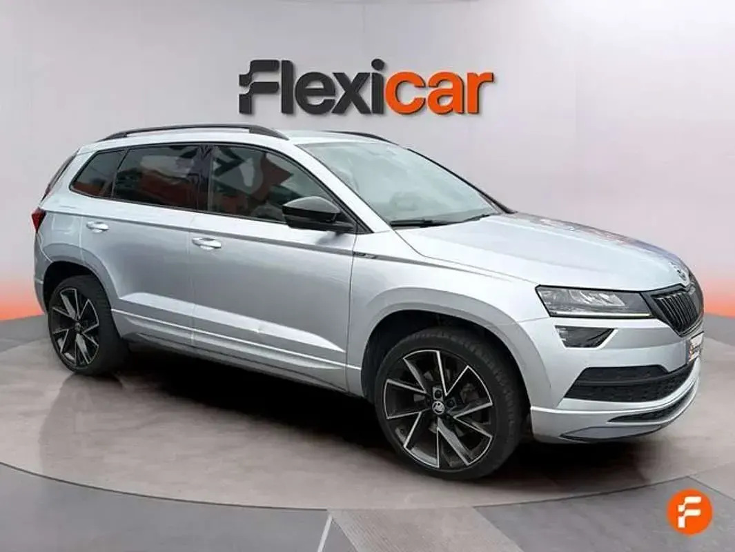 Usado Skoda Karoq Active 110 CV (80 kW) 2022 Gris SUV