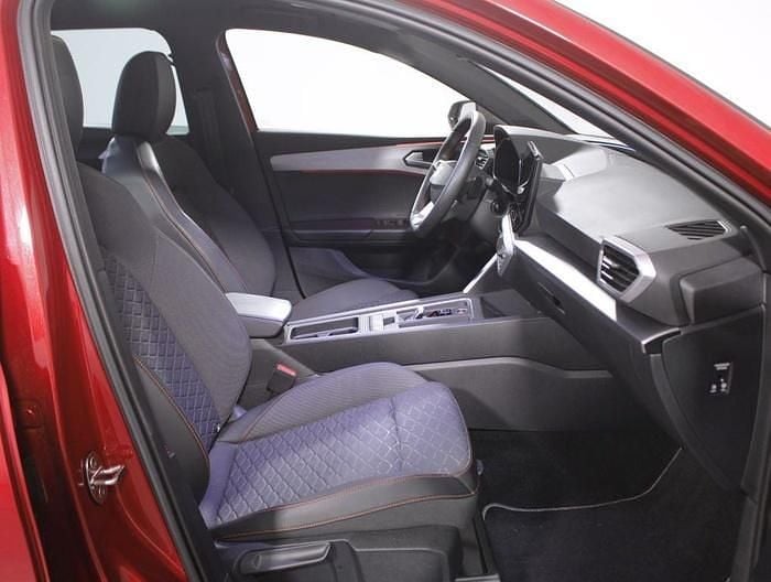 Usado Seat Leon FR 150 CV (110 kW) 2021 Rojo Familiar